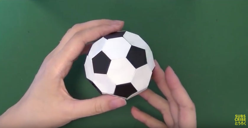 折り紙 サッカーボールの折り方 作り方 Soccer Ball おりがみ Origami であそぼう Kidstube キッズチューブ 子どもの学びと遊びに役立つ知育動画配信サービス