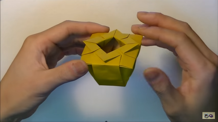 折り紙 おりがみでつくる 花瓶 箱 つぼ の折り方 作り方 Kidstube キッズチューブ 子どもの学びと遊びに役立つ知育動画配信サービス